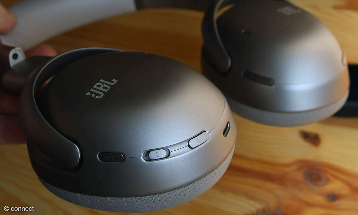 JBL Tour One M3 Test Ohrmuschel mit Tasten